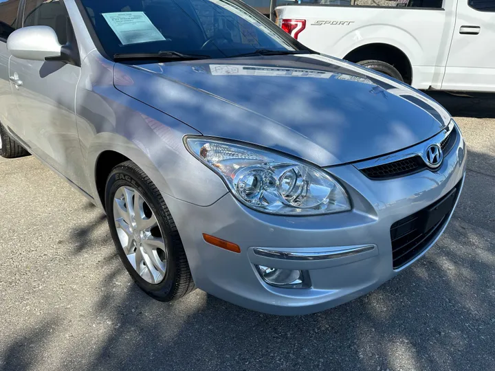 SILVER, 2009 HYUNDAI ELANTRA Image 2