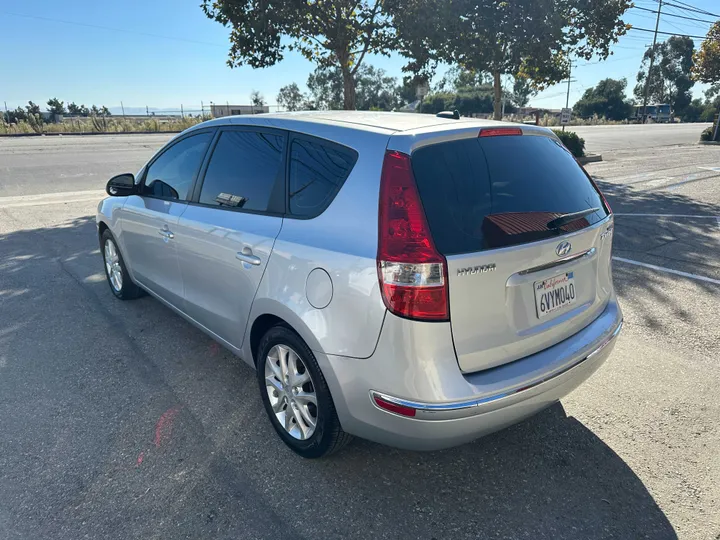 SILVER, 2009 HYUNDAI ELANTRA Image 8