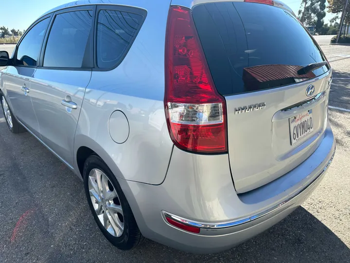 SILVER, 2009 HYUNDAI ELANTRA Image 9