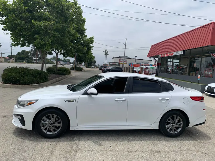 WHITE, 2019 KIA OPTIMA Image 7