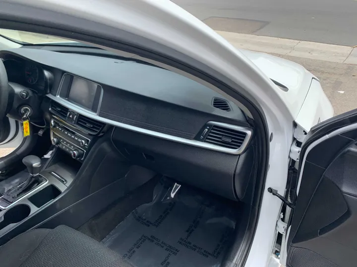 WHITE, 2019 KIA OPTIMA Image 46