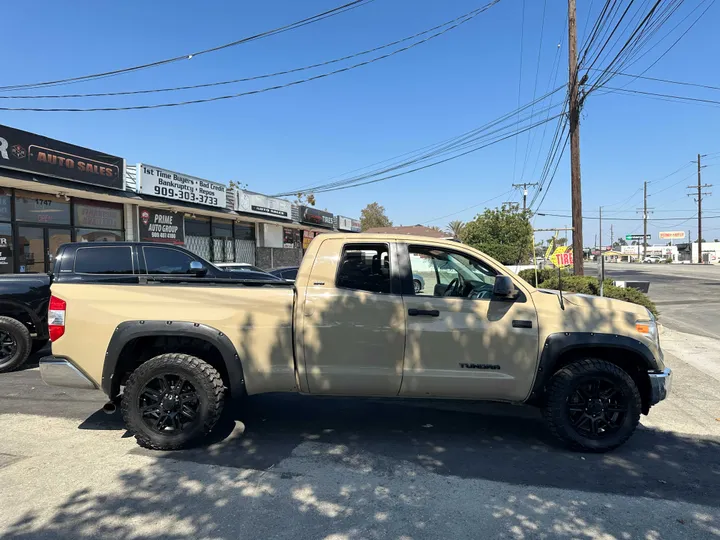 TAN, 2017 TOYOTA TUNDRA DOUBLE CAB Image 17