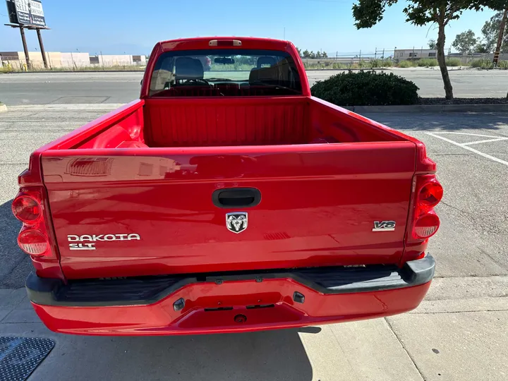 RED, 2005 DODGE DAKOTA CLUB CAB Image 11