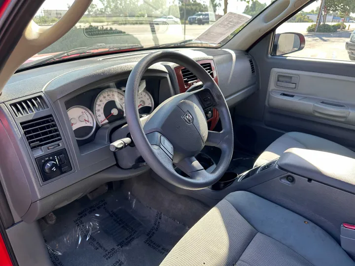 RED, 2005 DODGE DAKOTA CLUB CAB Image 20