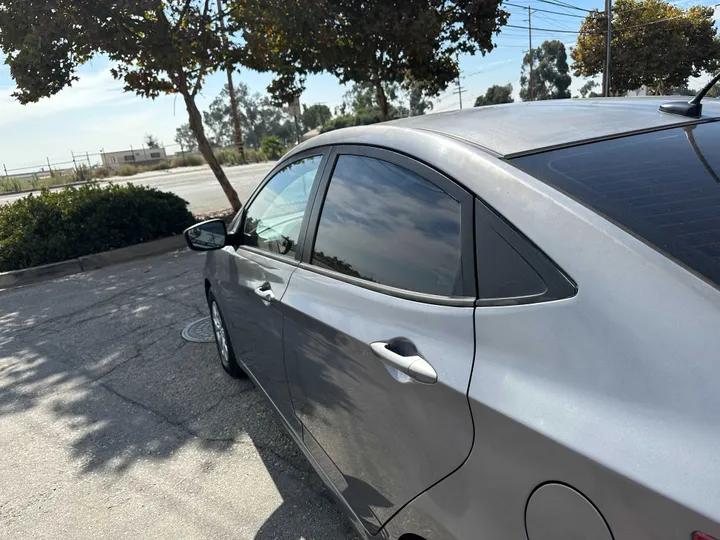 SILVER, 2015 HYUNDAI ACCENT Image 17