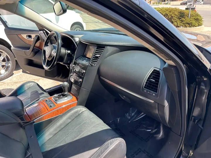BLACK, 2015 INFINITI QX70 Image 50