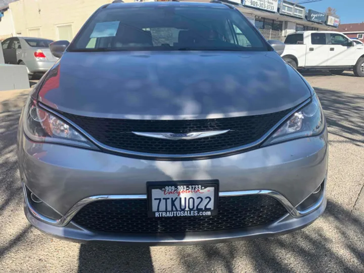 SILVER, 2017 CHRYSLER PACIFICA Image 4