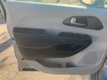 SILVER, 2017 CHRYSLER PACIFICA Thumnail Image 18