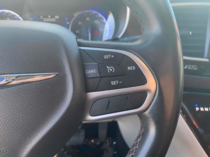 SILVER, 2017 CHRYSLER PACIFICA Image 25