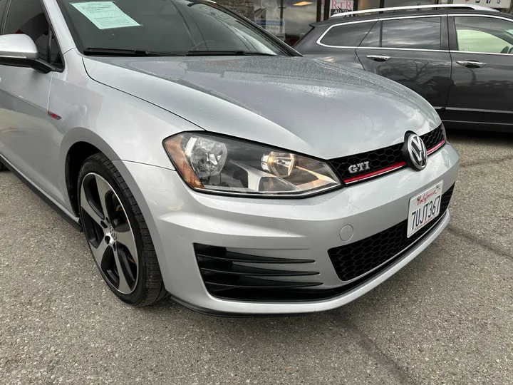 SILVER, 2016 VOLKSWAGEN GOLF GTI Image 2