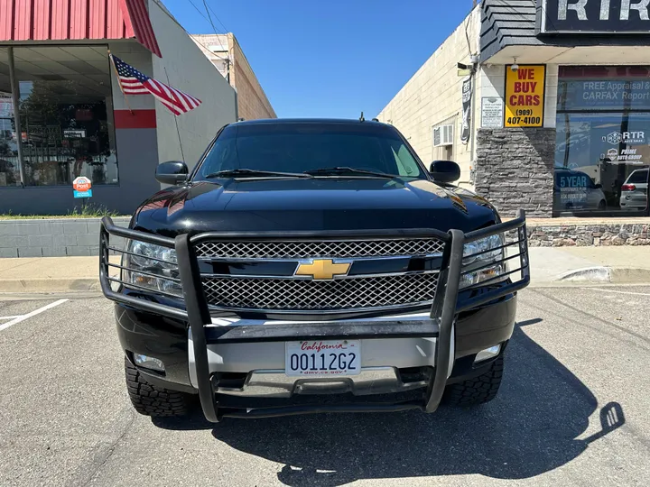 BLACK, 2012 CHEVROLET AVALANCHE Image 4