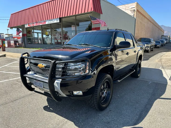 BLACK, 2012 CHEVROLET AVALANCHE Image 5