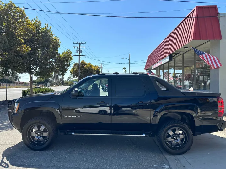 BLACK, 2012 CHEVROLET AVALANCHE Image 7