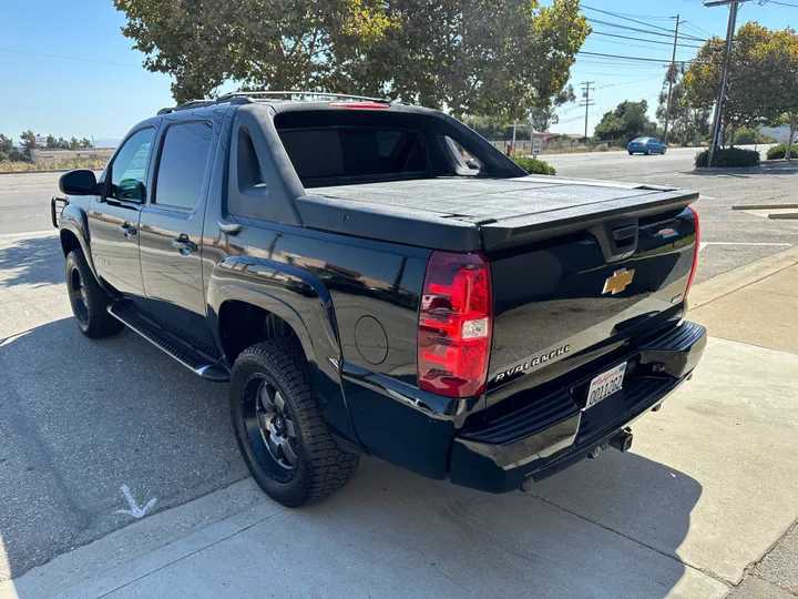 BLACK, 2012 CHEVROLET AVALANCHE Image 8