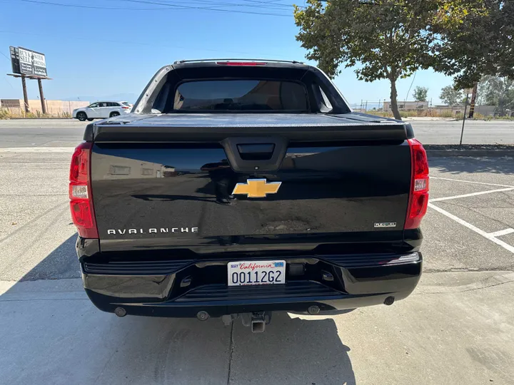 BLACK, 2012 CHEVROLET AVALANCHE Image 11