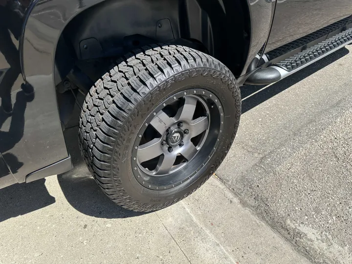 BLACK, 2012 CHEVROLET AVALANCHE Image 15