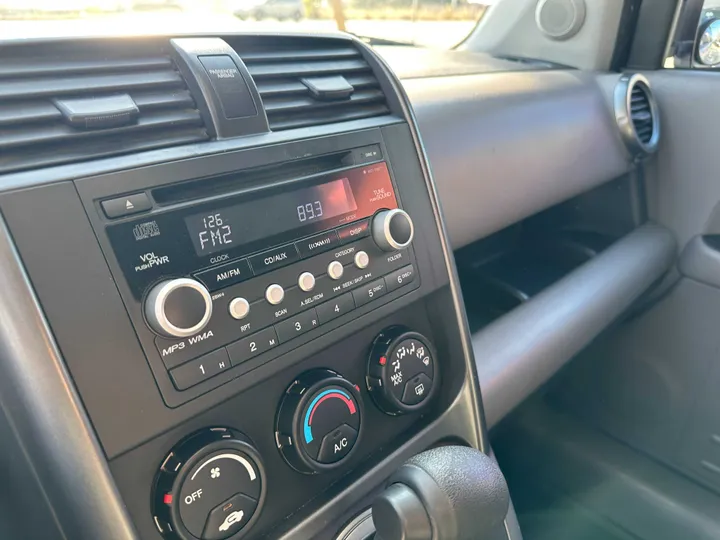 SILVER, 2011 HONDA ELEMENT Image 26