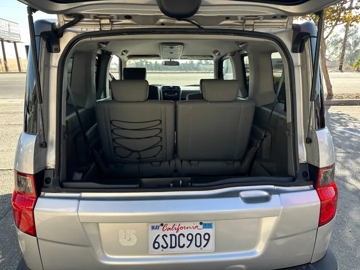 SILVER, 2011 HONDA ELEMENT Image 37