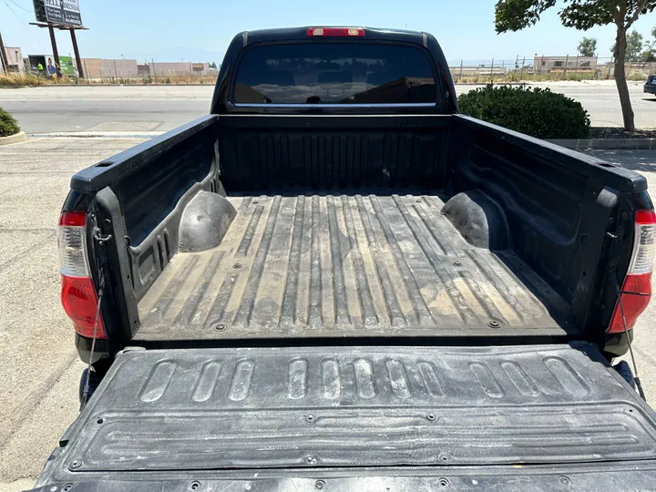 BLACK, 2005 TOYOTA TUNDRA DOUBLE CAB Image 14