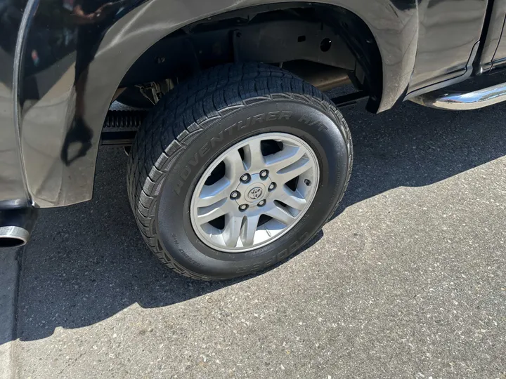 BLACK, 2005 TOYOTA TUNDRA DOUBLE CAB Image 16