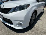 WHITE, 2014 TOYOTA SIENNA Thumnail Image 6