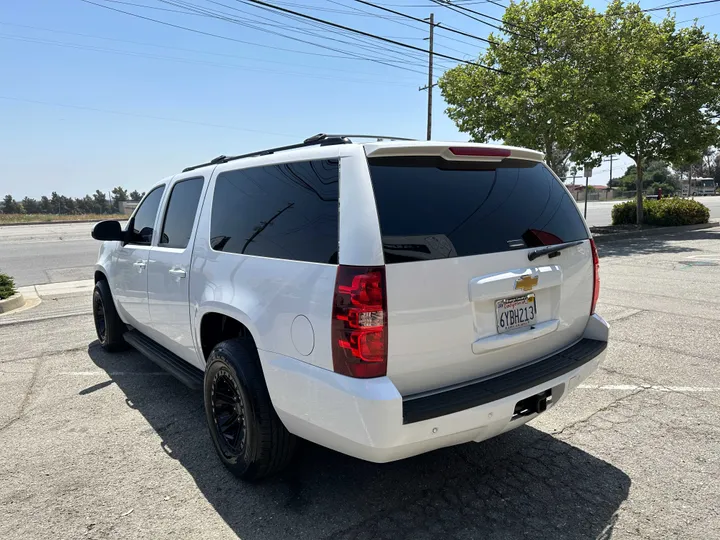 WHITE, 2012 CHEVROLET SUBURBAN 1500 Image 8