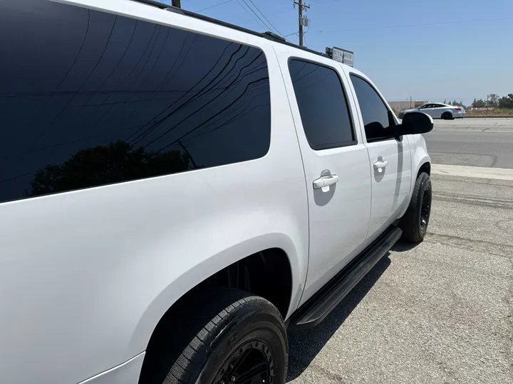 WHITE, 2012 CHEVROLET SUBURBAN 1500 Image 16