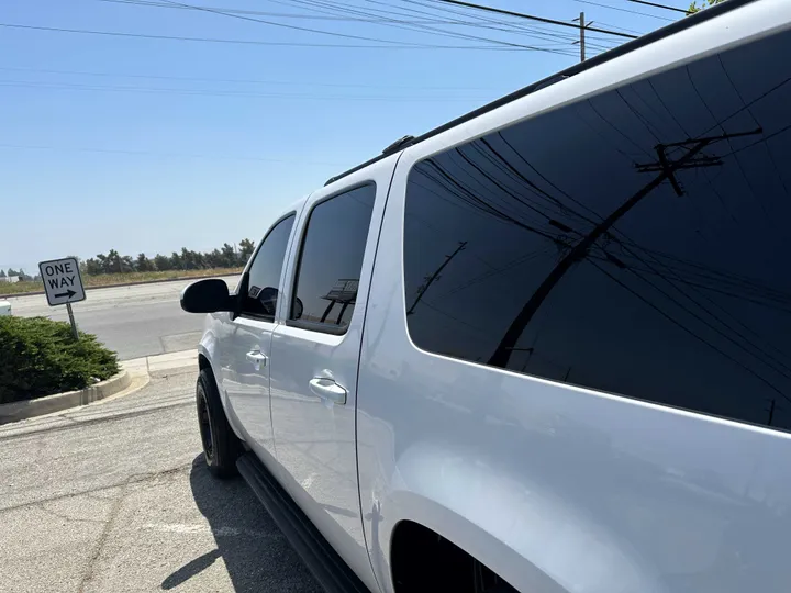 WHITE, 2012 CHEVROLET SUBURBAN 1500 Image 17