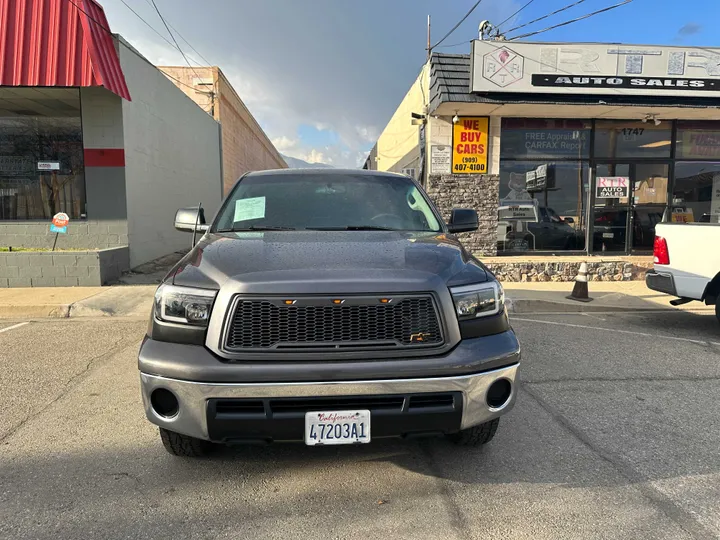 GREY, 2011 TOYOTA TUNDRA CREWMAX Image 3