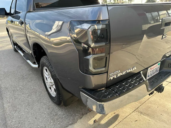 GREY, 2011 TOYOTA TUNDRA CREWMAX Image 9