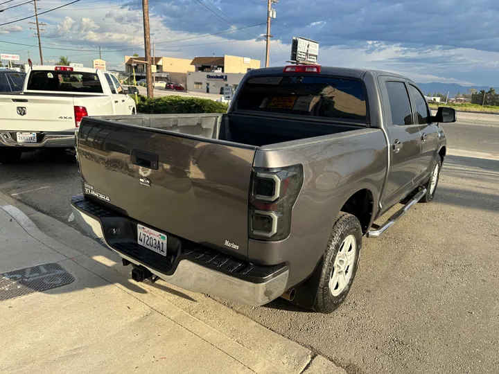 GREY, 2011 TOYOTA TUNDRA CREWMAX Image 13