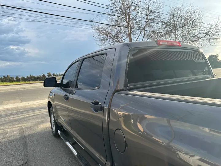 GREY, 2011 TOYOTA TUNDRA CREWMAX Image 18