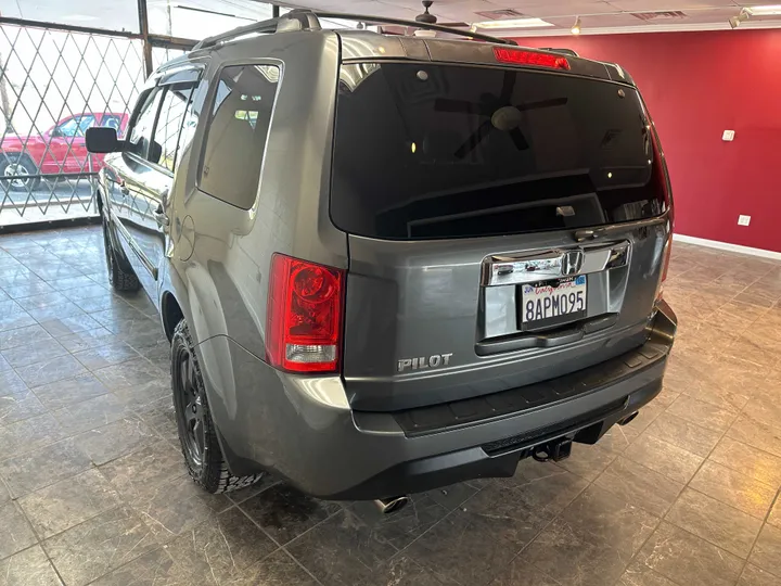 GREY, 2011 HONDA PILOT Image 8