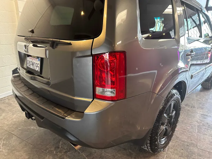 GREY, 2011 HONDA PILOT Image 13