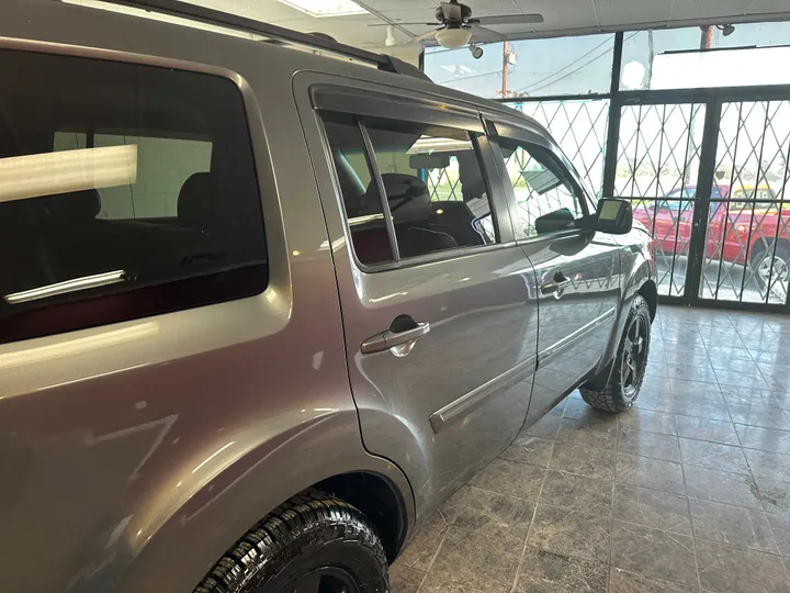 GREY, 2011 HONDA PILOT Image 16