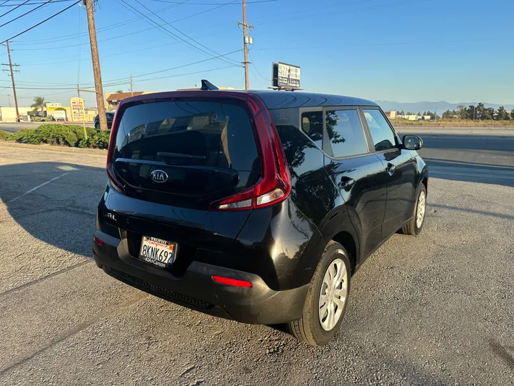 BLACK, 2020 KIA SOUL Image 11