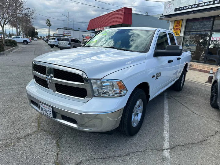 WHITE, 2020 RAM 1500 CLASSIC QUAD CAB Image 5