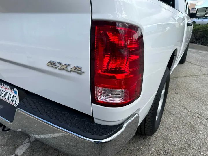 WHITE, 2020 RAM 1500 CLASSIC QUAD CAB Image 15