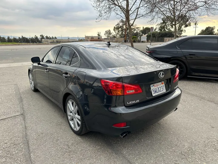 GREY, 2007 LEXUS IS Image 8