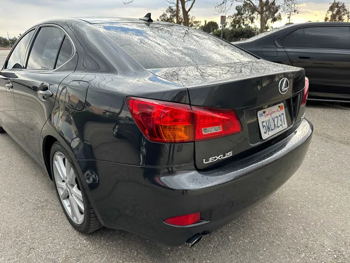 GREY, 2007 LEXUS IS Image 9