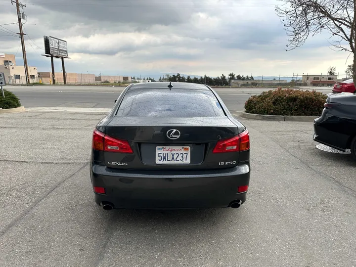 GREY, 2007 LEXUS IS Image 10