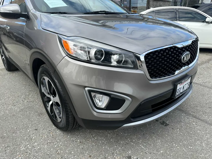 SILVER, 2016 KIA SORENTO Image 2