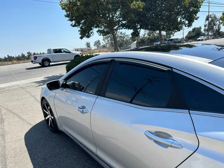 SILVER, 2014 HYUNDAI AZERA Image 17