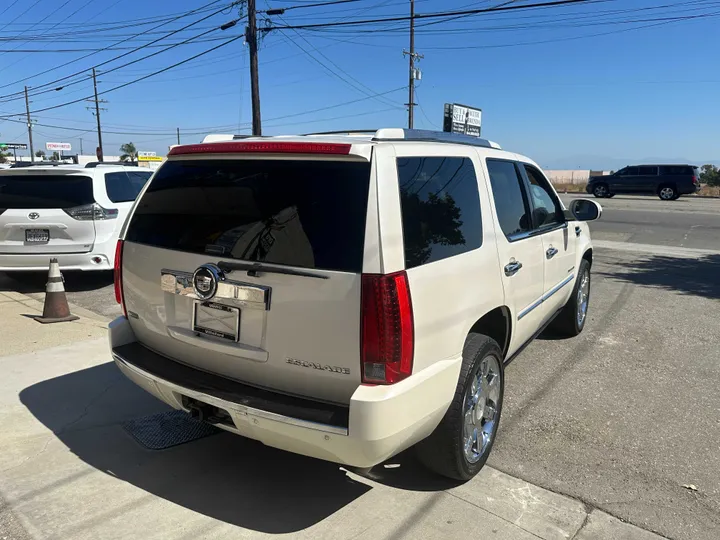 WHITE, 2011 CADILLAC ESCALADE Image 12