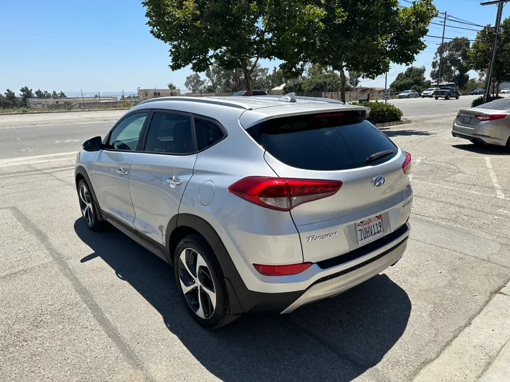 SILVER, 2016 HYUNDAI TUCSON Image 8