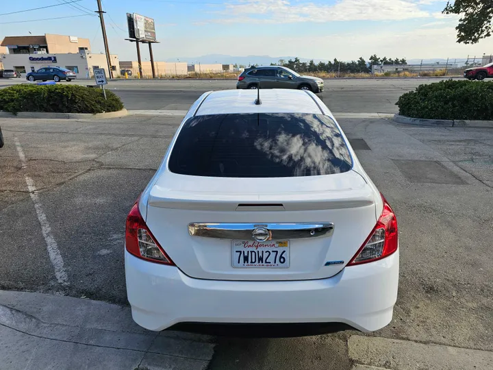 WHITE, 2016 NISSAN VERSA Image 11