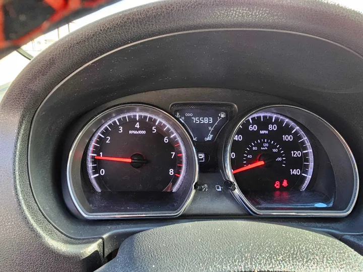 WHITE, 2016 NISSAN VERSA Image 25