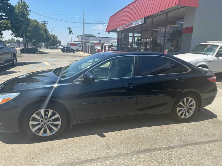 GREY, 2015 TOYOTA CAMRY Image 7