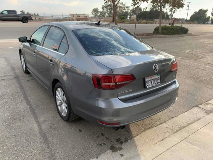 GRAY, 2016 VOLKSWAGEN JETTA Image 8