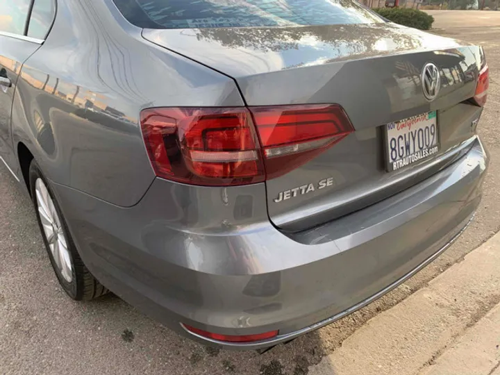 GRAY, 2016 VOLKSWAGEN JETTA Image 9